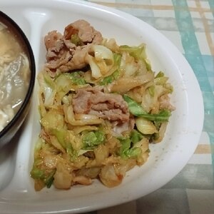 ご飯が進む♪豚肉とキャベツのにんにく醤油炒め〜